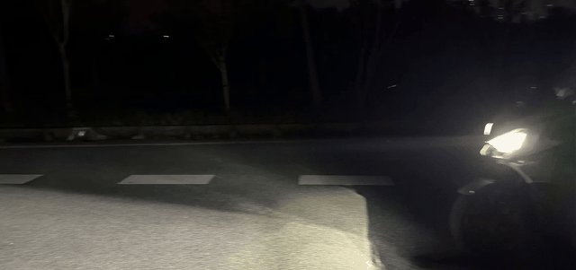 拒绝参数党迷信，赛科龙RT250夜路实测表现，这种踏板灯光才叫真安全-有驾