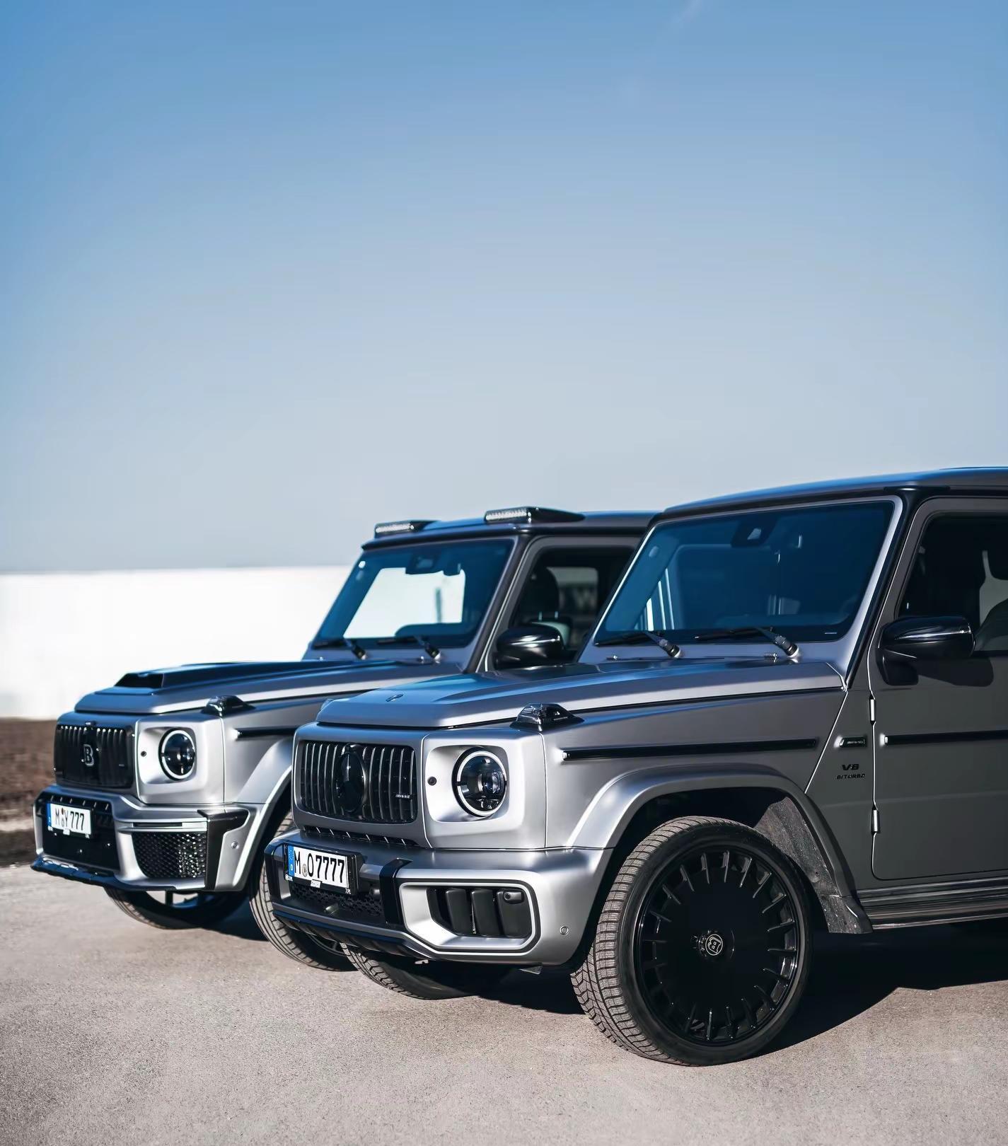 两台奔驰大g停一起才明白原厂amg g63是优雅西装巴博斯改装版是穿碳