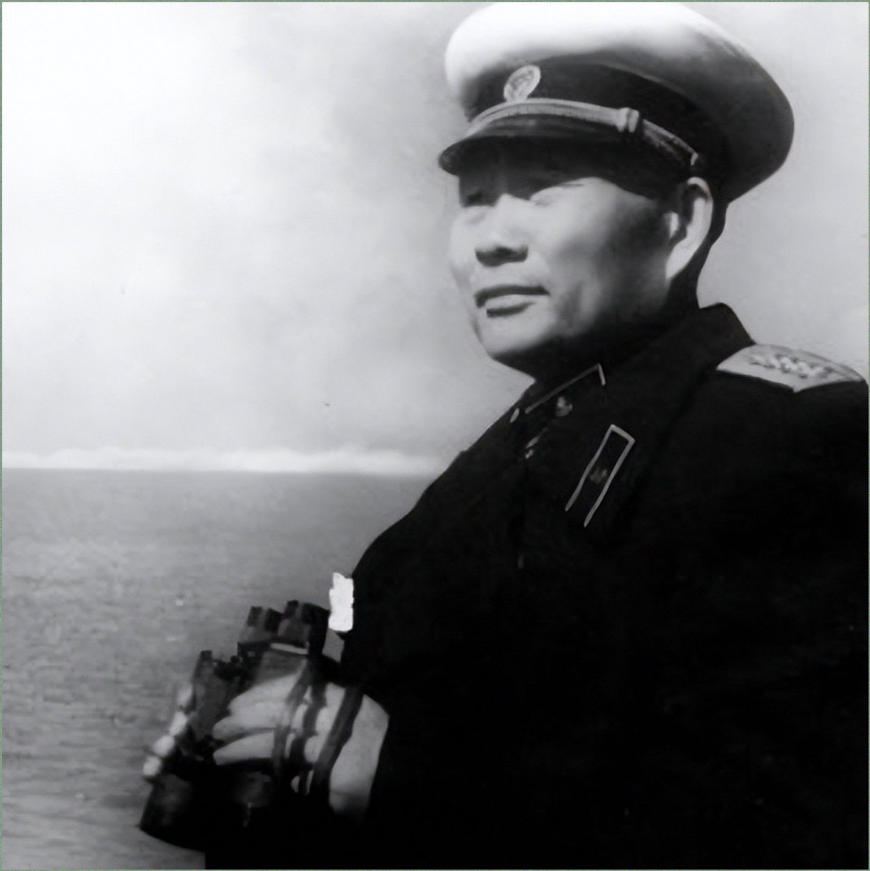 1950年一个旱鸭子被任命为海军司令他上任第一天去视察竟要花钱租