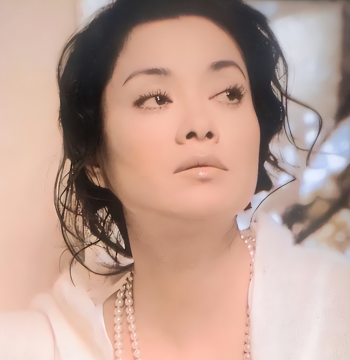 放弃数百亿遗产携子女赴美如今才晓得毛阿敏的明智之举