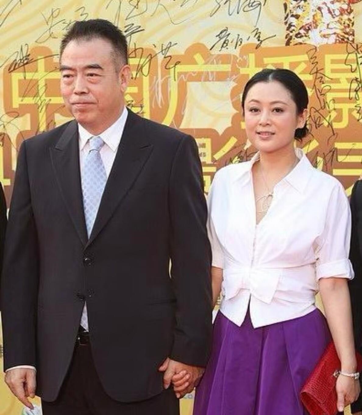 恩爱30年难敌残酷现实74岁陈凯歌苍老佝偻57岁陈红仍很娇艳