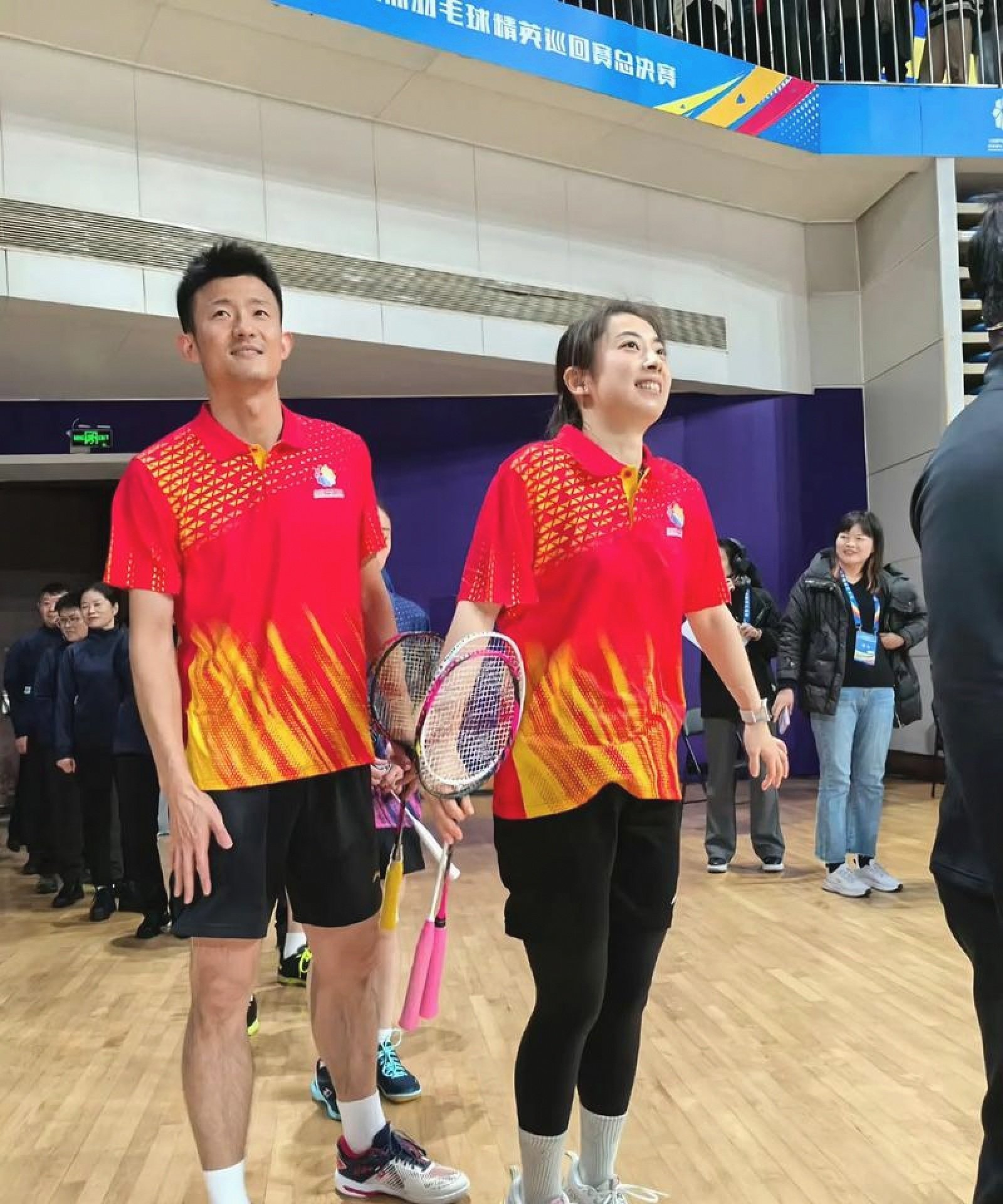 体育明星老婆颜值与气质并存马龙携夏露展现温柔与贵妇范谌龙拒绝高