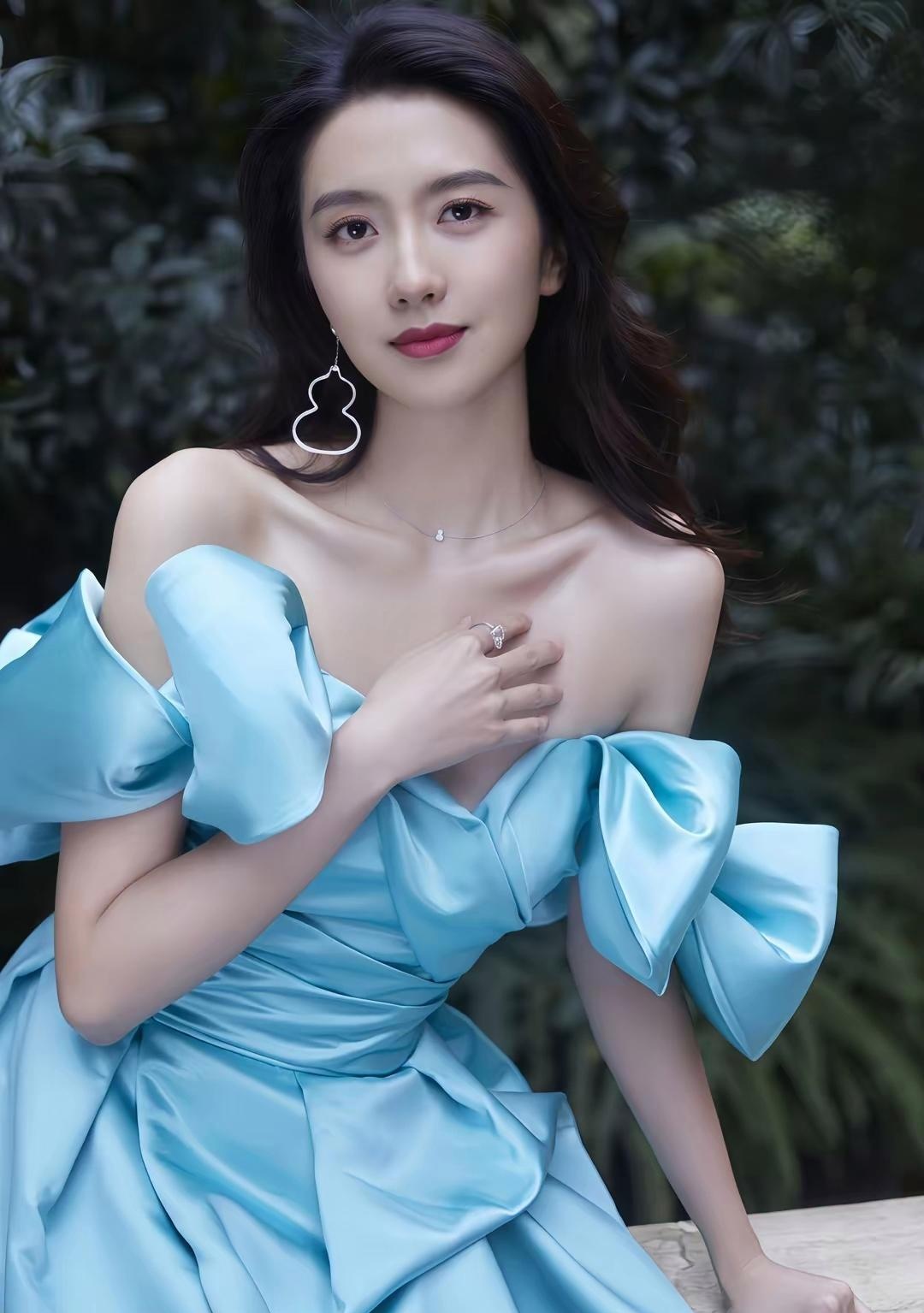 许龄月温婉灵动眉眼含情尽显卿本佳人的绝代风华
