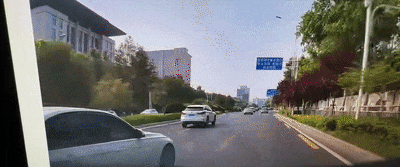 压线变道还强超？3秒被举报，交警还查到这些证据！-有驾