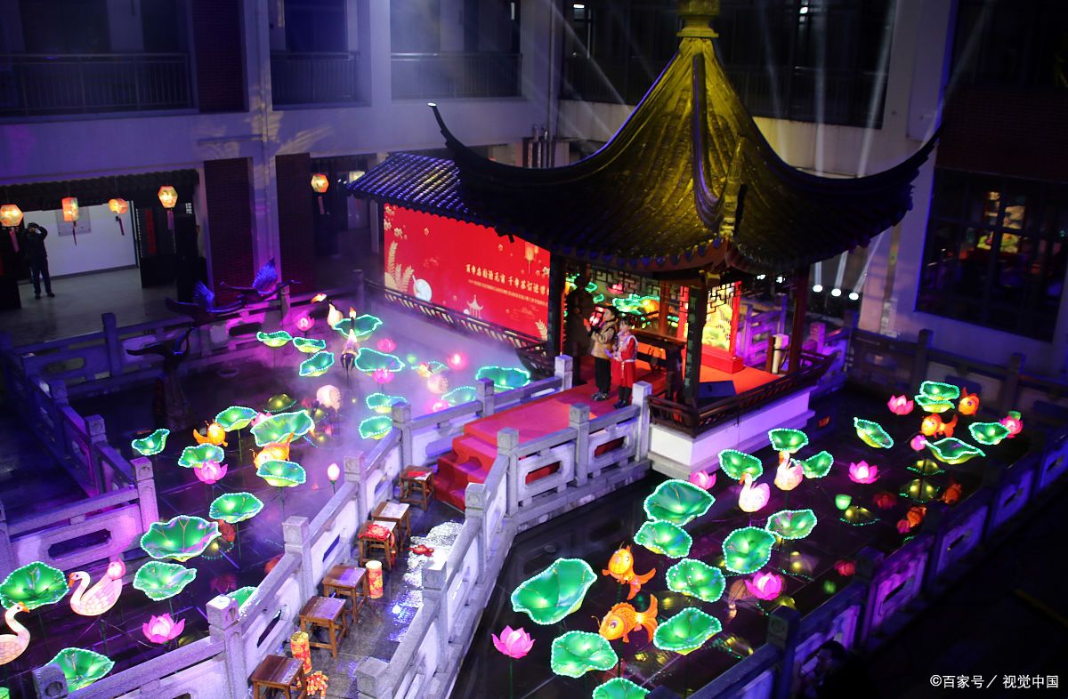 重庆，魅力重庆彩车展馆，特色彩车记录城市变迁
