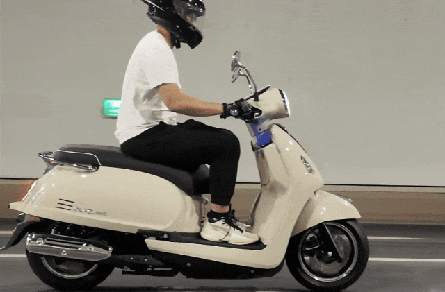 复古颜值却有钢炮性能？光阳KR150深度测评：这台新车竟能兼顾操控与舒适-有驾