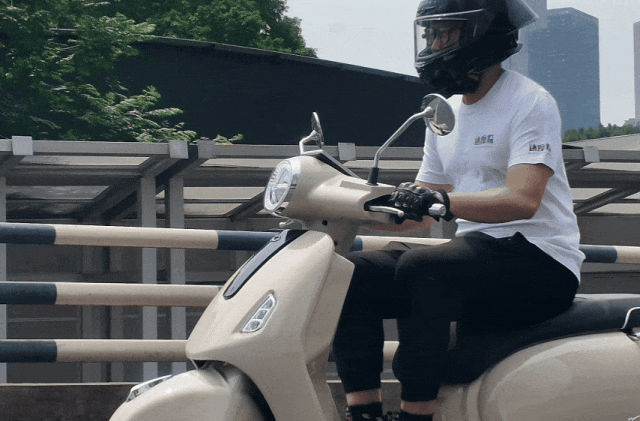 复古颜值却有钢炮性能？光阳KR150深度测评：这台新车竟能兼顾操控与舒适-有驾