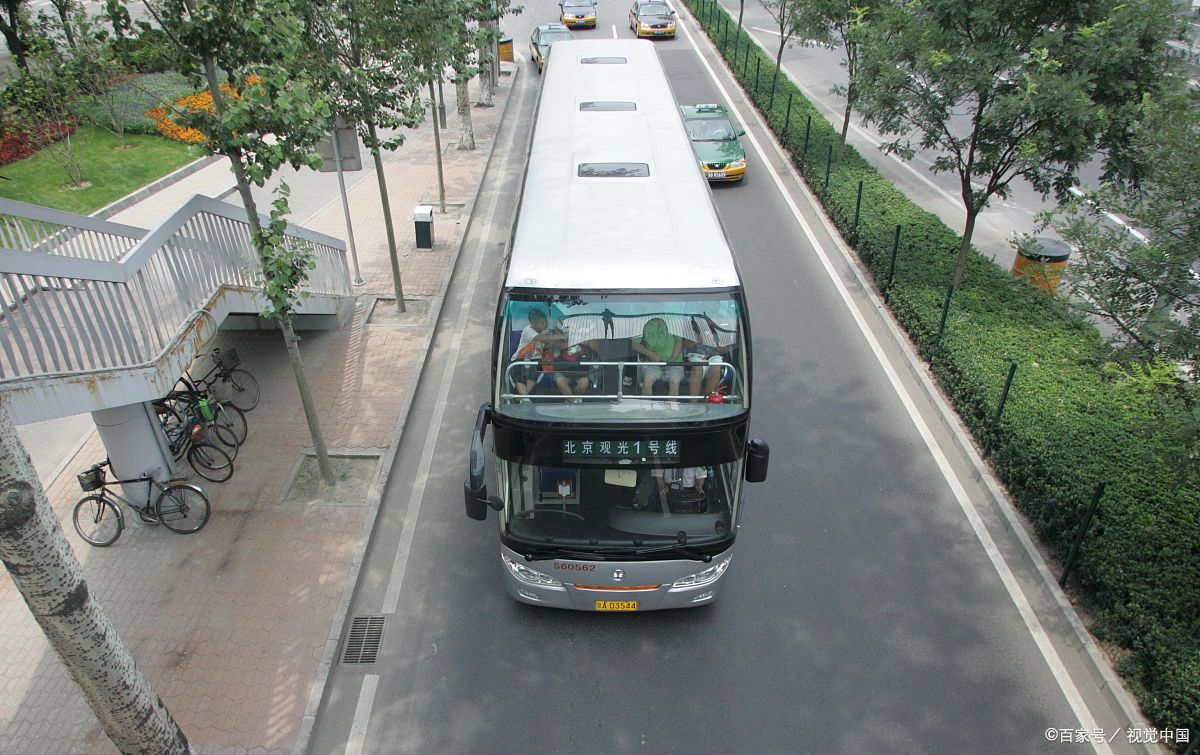 把通勤方式的组合调整为公交加步行而非全程私家车，换乘的间隙就是你一天中活动的自然嵌入点