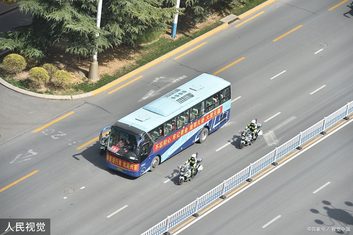 把通勤方式的组合调整为公交加步行而非全程私家车，换乘的间隙就是你一天中活动的自然嵌入点