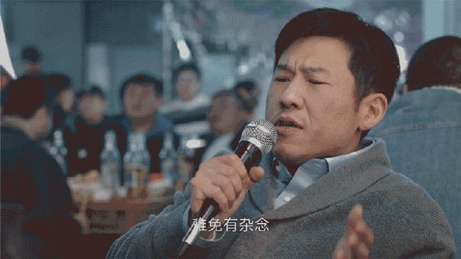 老同事家里矿场分红八百万，还是天天蹭我车上班，昨天突然说想借我驾照去扣个分-有驾