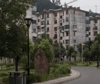 坐拥二汽订单年产300万套，东风轮胎厂为何背负11亿债务破产，老厂区沦为物流园-有驾