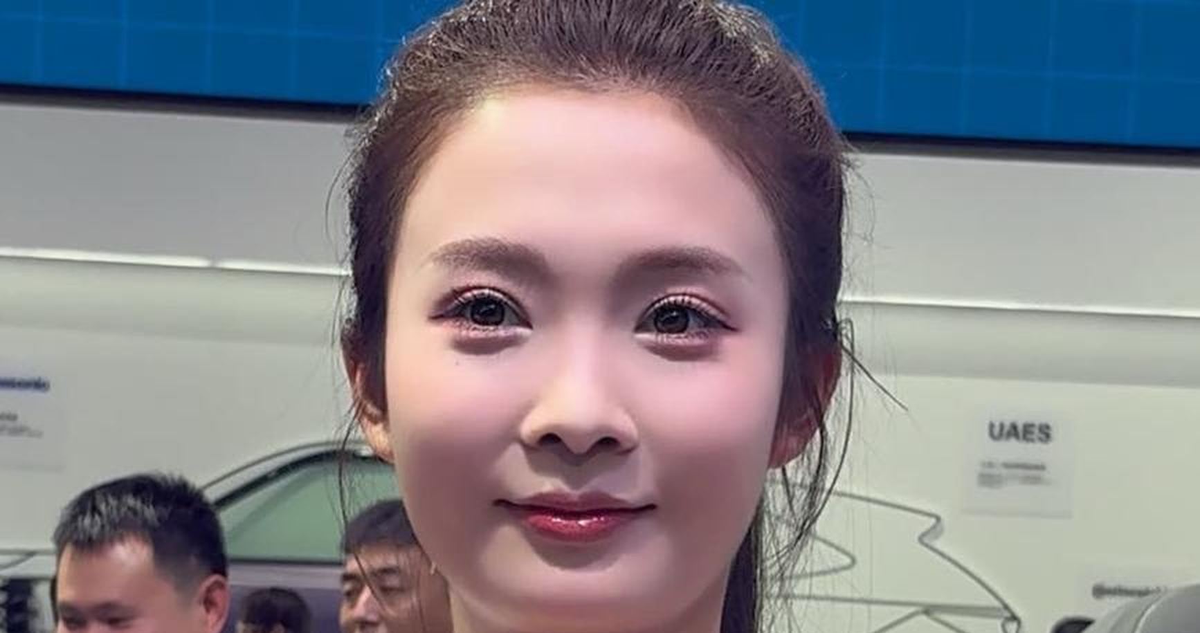 李凉凉两年亏500万卖车还债 坐拥近800万粉丝转头开劳斯莱斯回千万别墅 网红创业叙事与大众认知出现-有驾