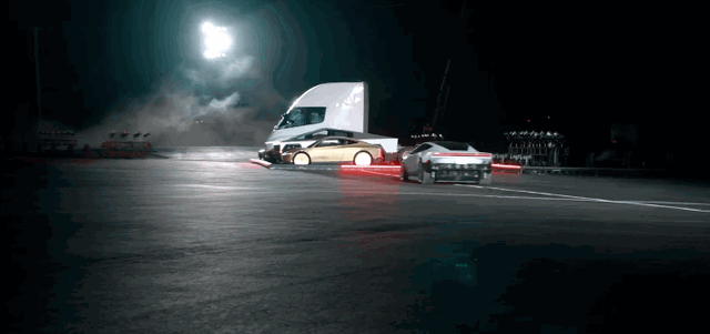 特斯拉Roadster跳票九年极限飞跃！倒挂翻转掠过车队背后藏着什么惊天秘密-有驾