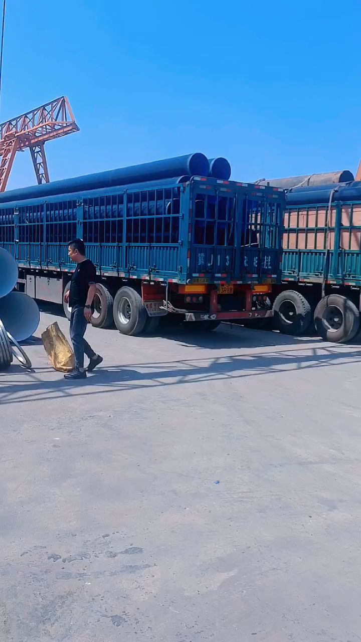 3pe防腐螺旋钢管装车发货