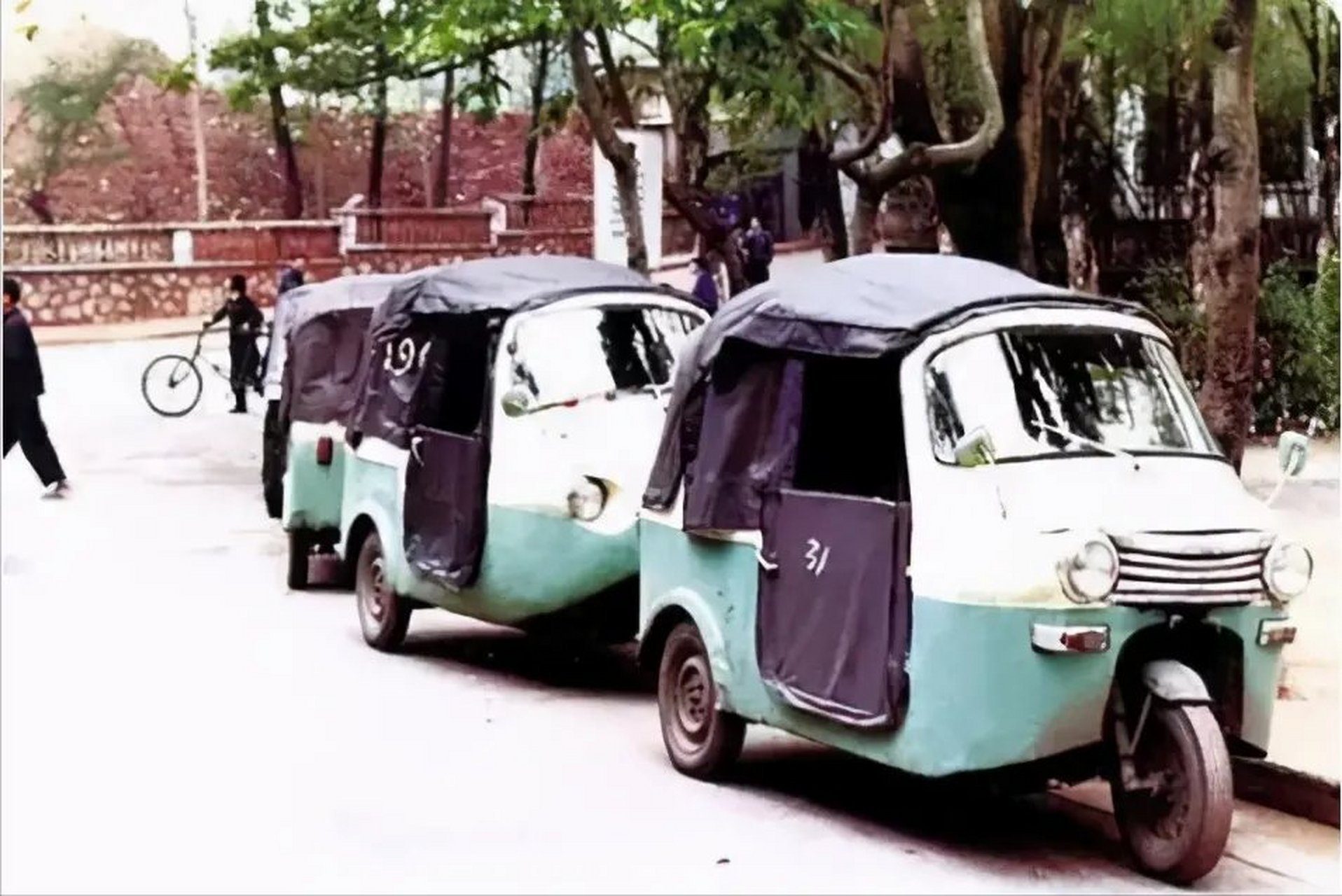 上个世纪70年代,广州满街都是这种载客的三轮摩托车