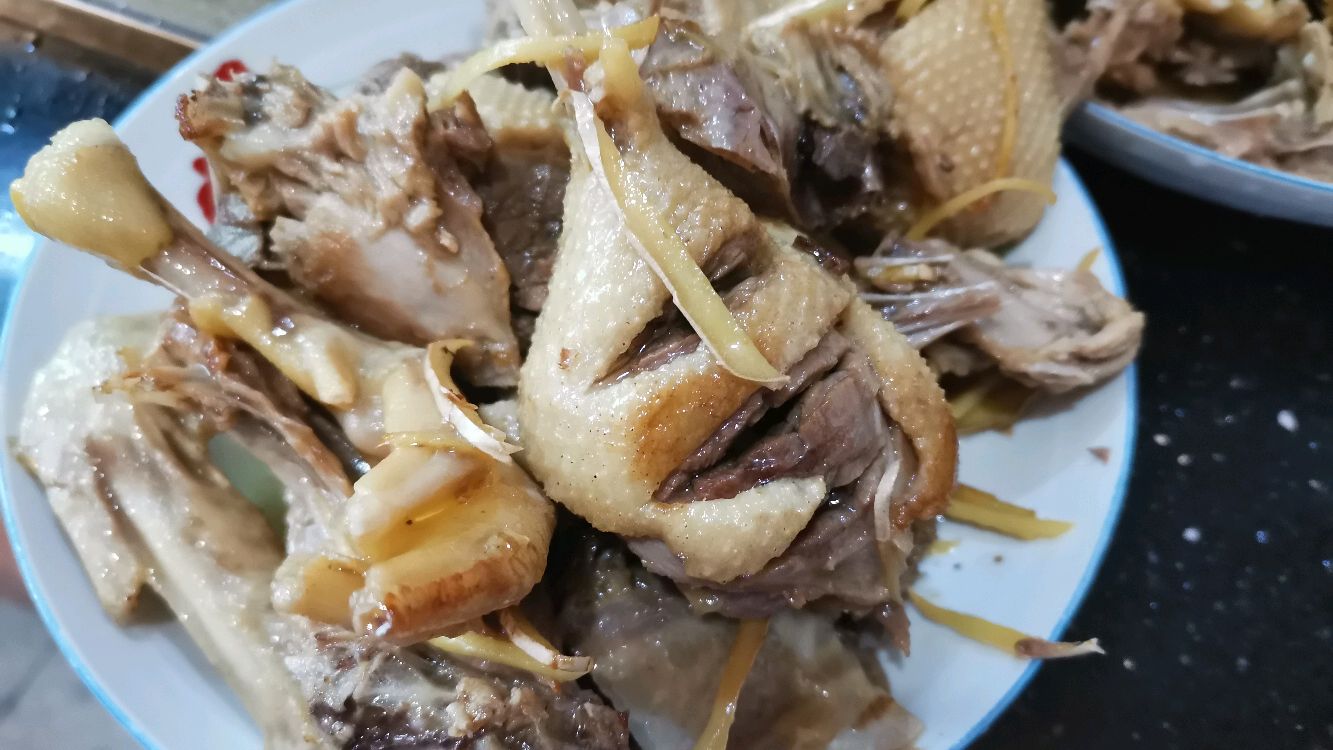 百吃不厌的姜丝焖鸭做法美味又下饭,还有汤喝