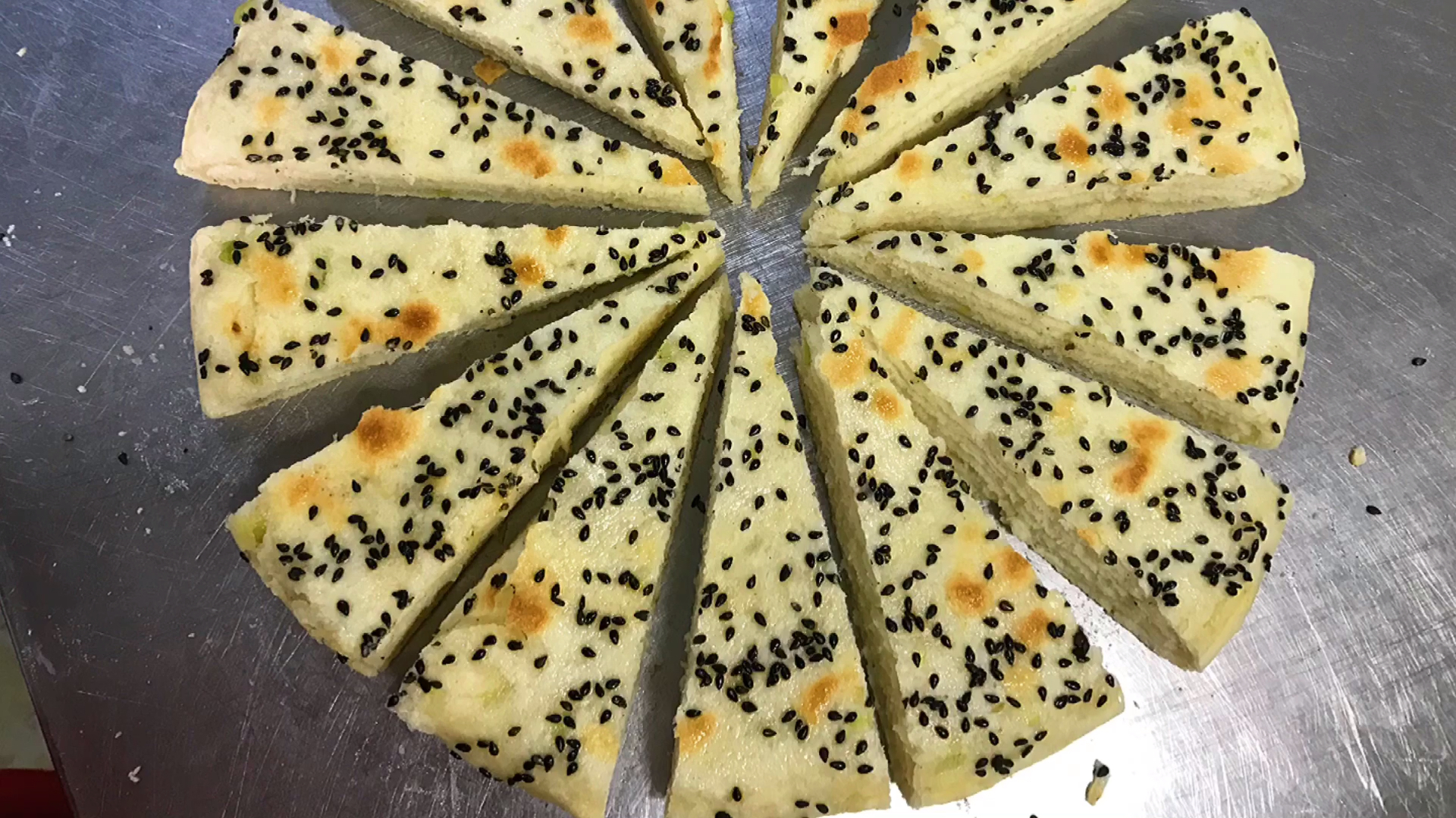 家常千层饼的做法,外酥内软还多层,简单易学,小白进来就学会
