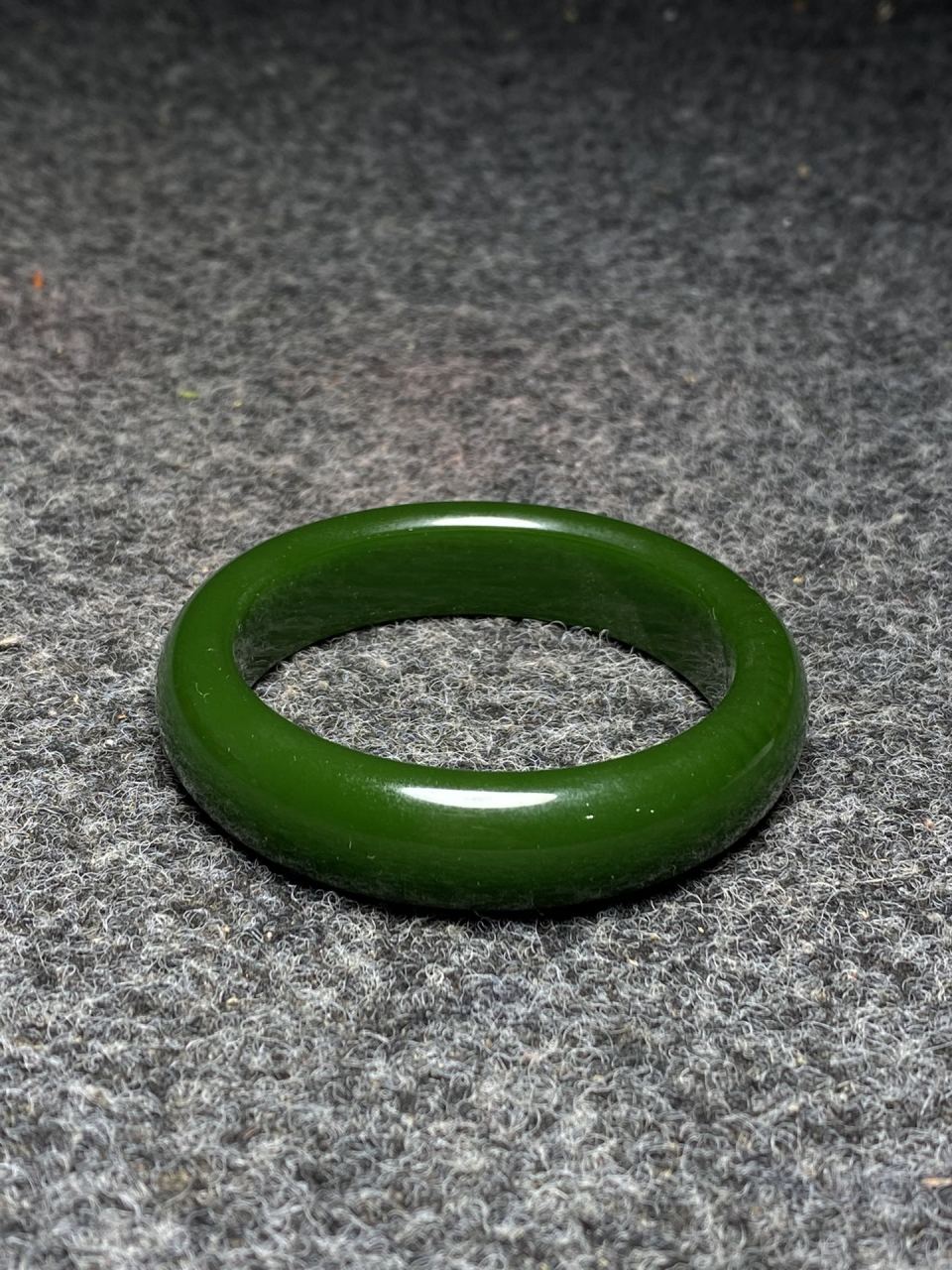 大清乾隆年制漆器盒 内放翡翠手镯 手镯尺寸:内径5.9厘米   宽2.