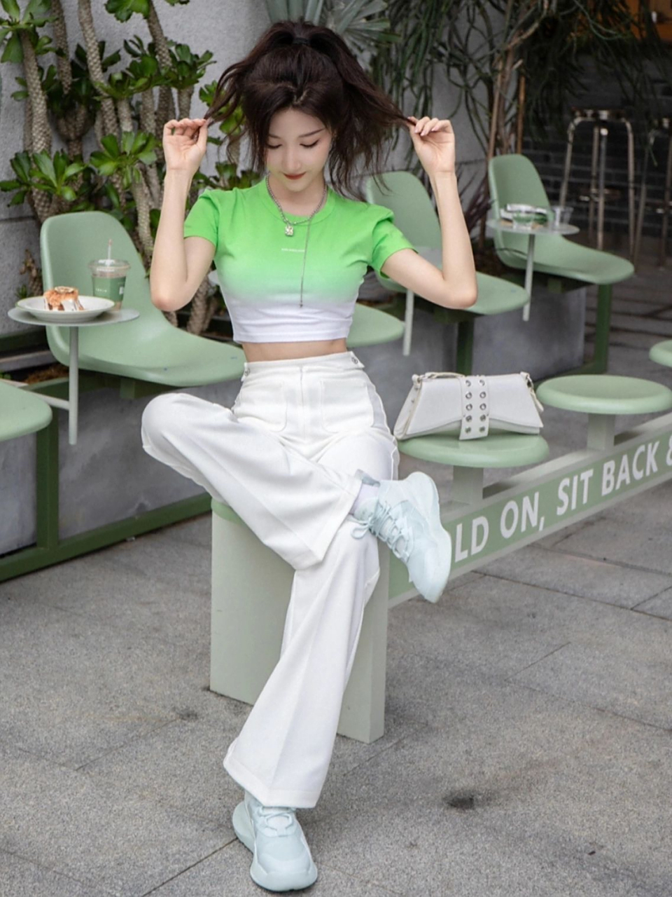 博主刘诗雨初夏清透穿搭 绿色绝绝子甜妹活力感|||今天休闲风马尾辫甜