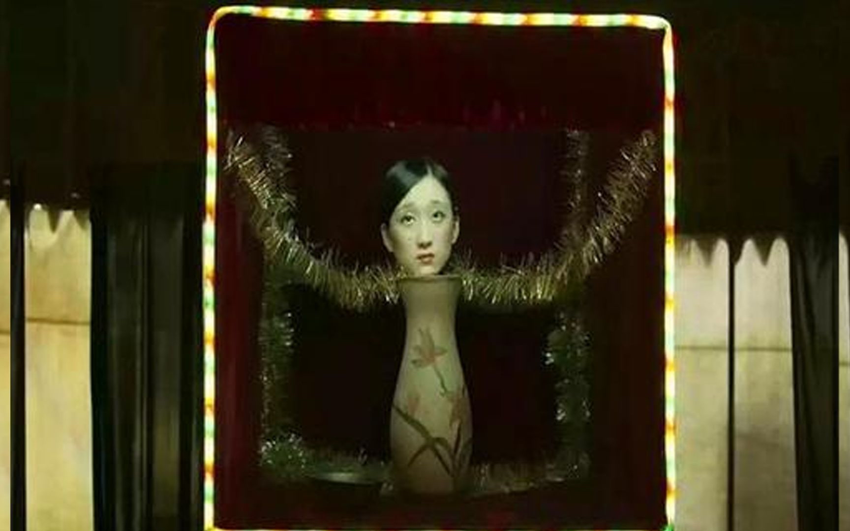 泰国真实版《消失的她》:试衣间的手把女人做成人彘,供富豪享乐