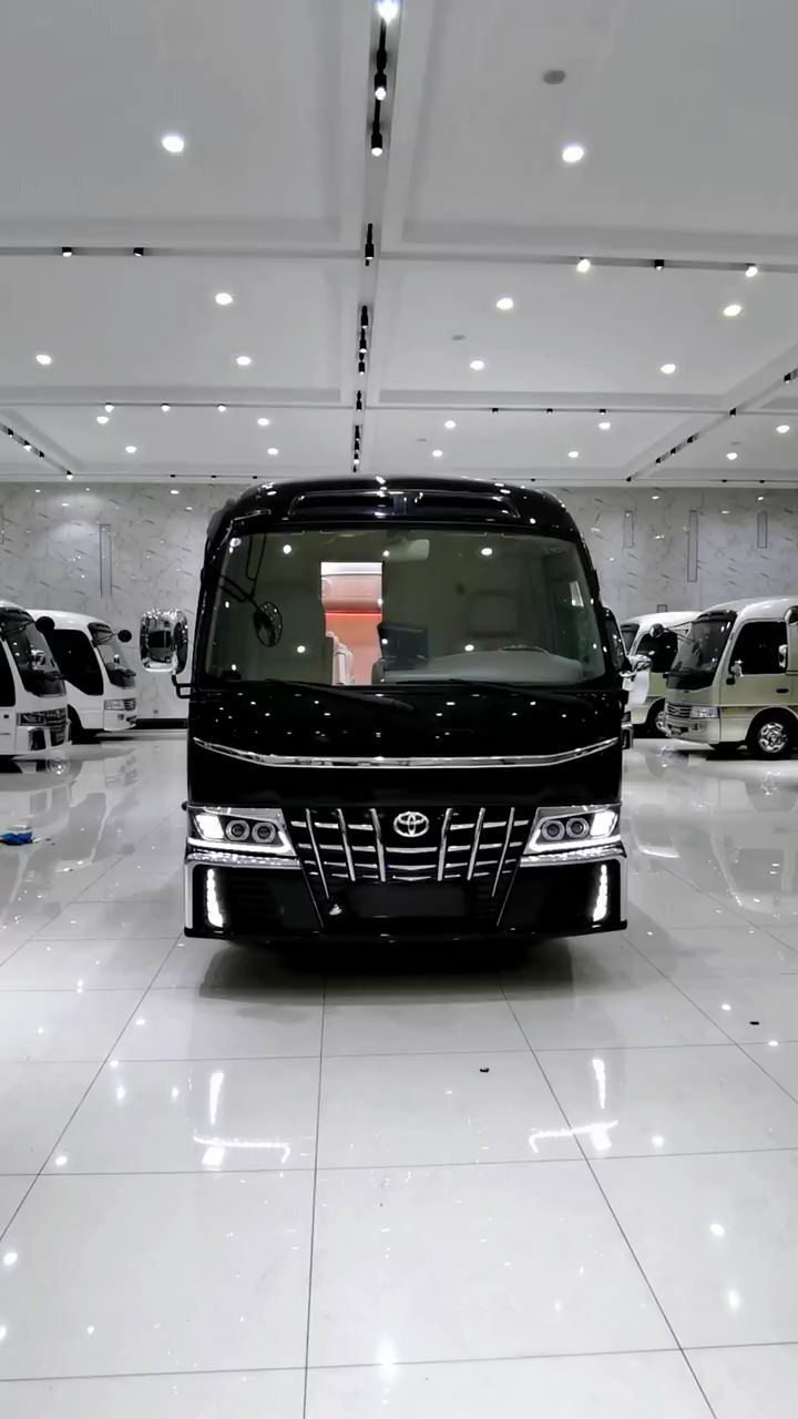 丰田考斯特黑金刚6座大型商务旅居车