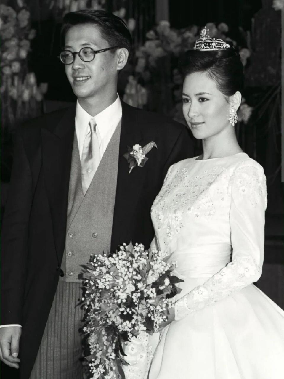 赌王何鸿燊最美的两个千金何超琼跟何超莲,也是长的最像的两姐妹.