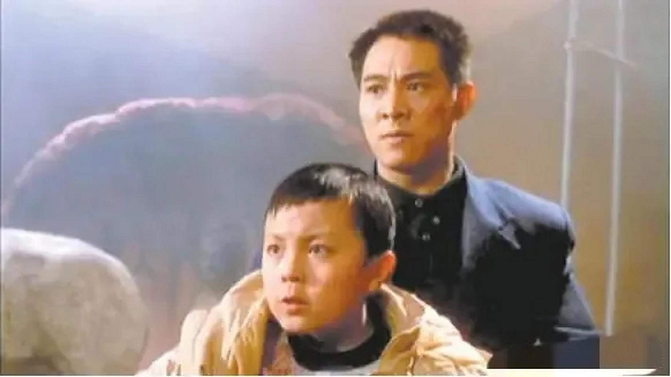 当年,拍完《赤子威龙》,周润发拿出5000块钱递给谢苗:"别拍戏了,回去