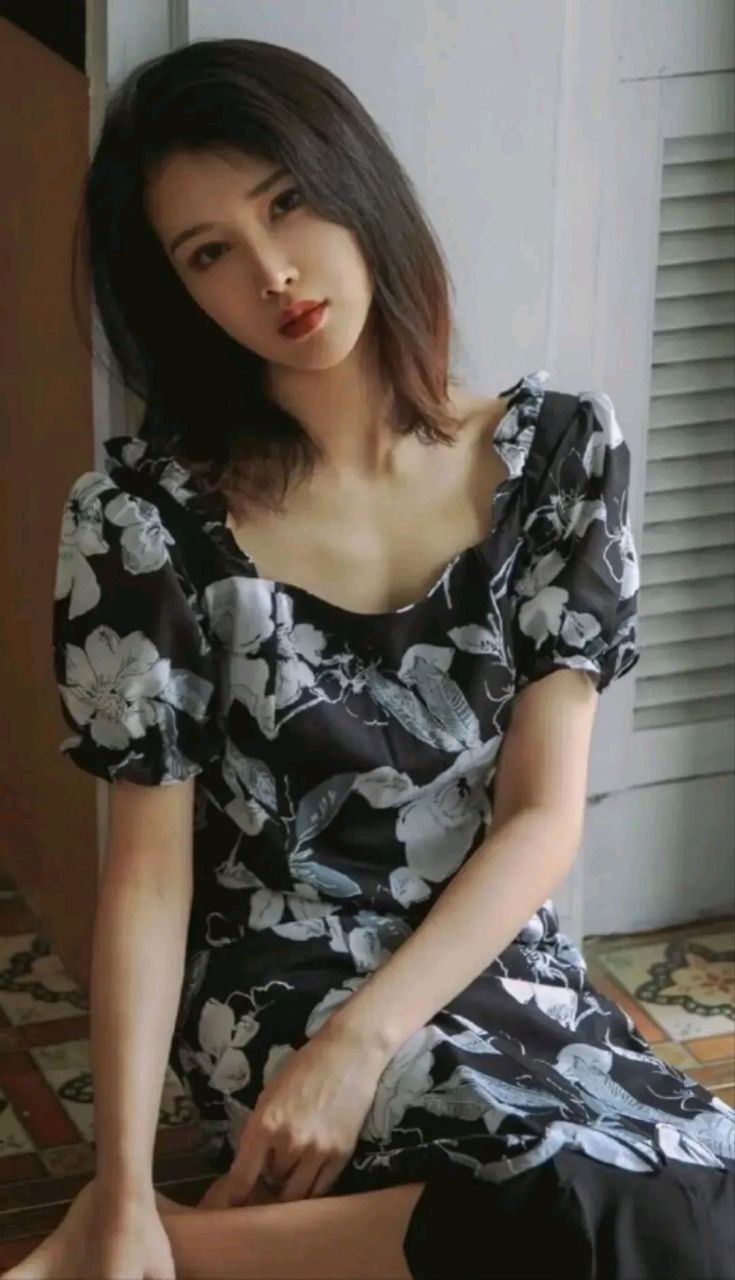 奚望从小喜欢美术,小时候的梦想是做一名美术家,高考前,出于对影视剧