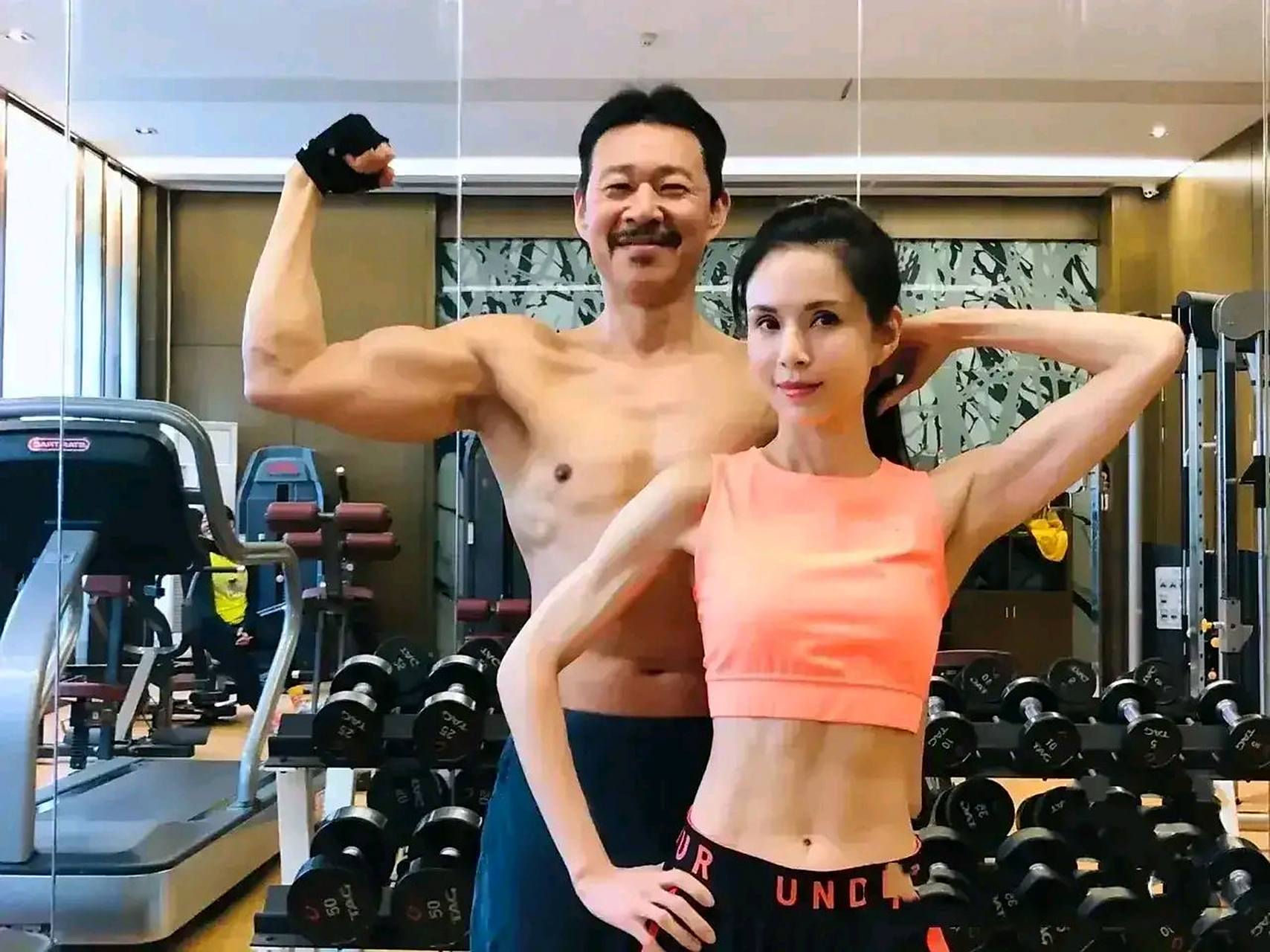 昔日,张丰毅和李若彤一起健身,两个热爱健身的人走到一起,真的太搭