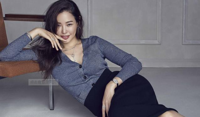 韩国小姐冠军李荷妮人气飙升,展露身材性感 撩人,网友:亮瞎眼