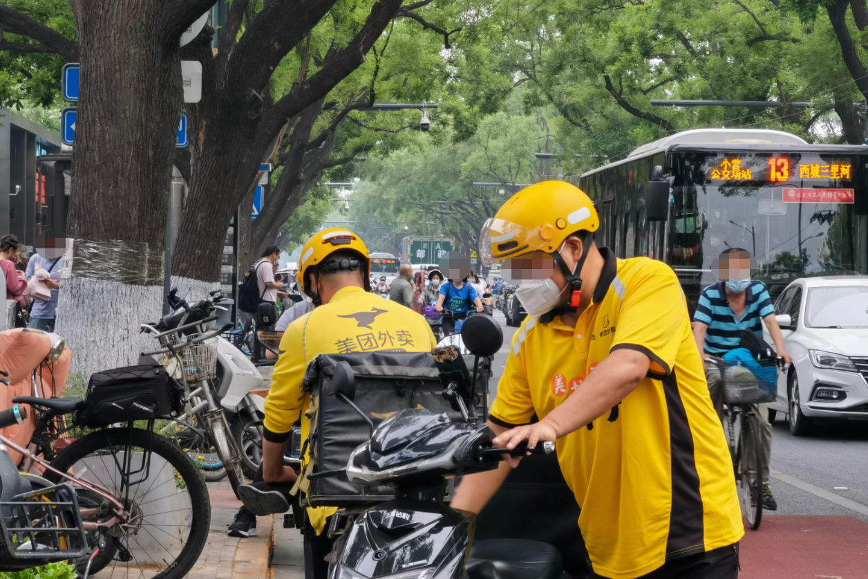 網約車飽和,外賣小哥滿員,送快遞成了最後的機會?