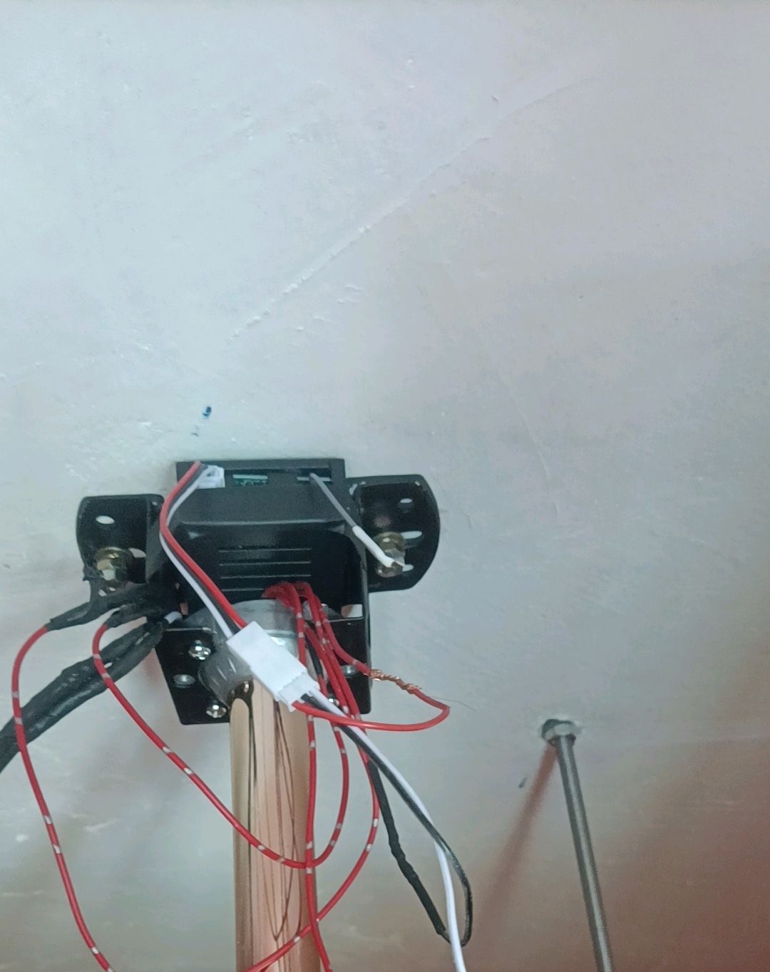 吊扇灯不转,转速慢修复/吊扇转动摇摆调整/吊扇的选用