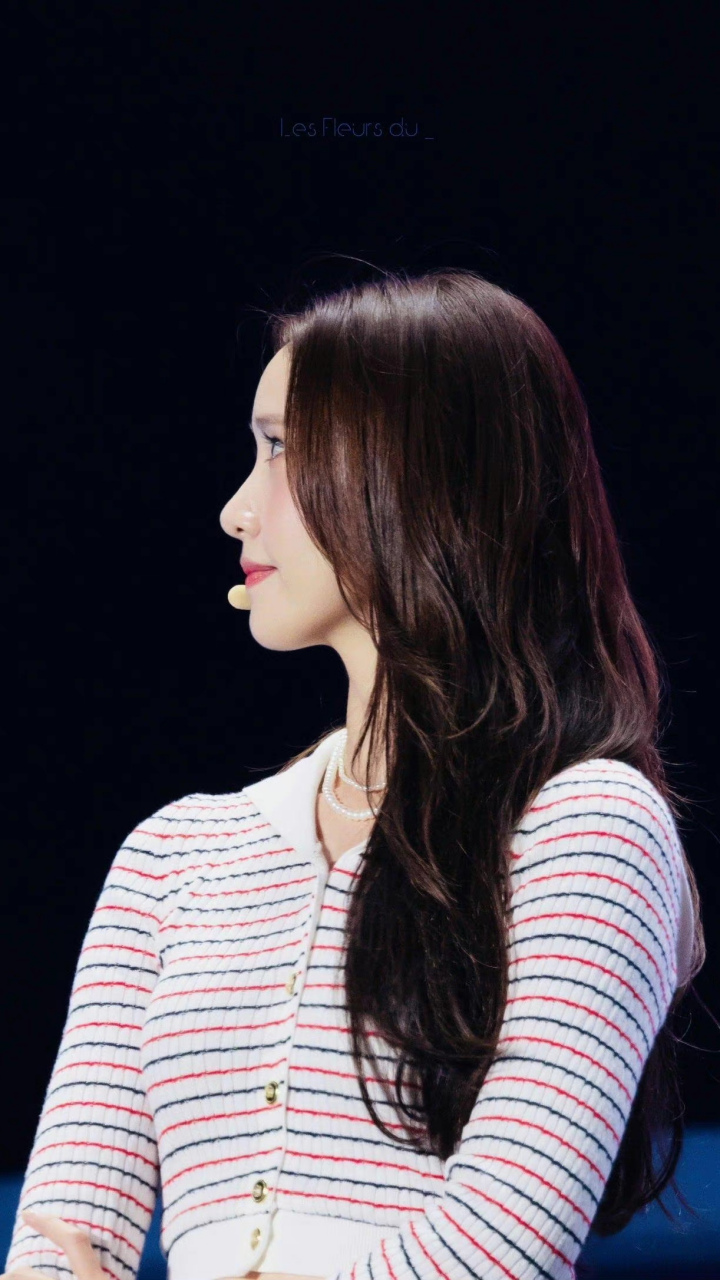 韩国明星林允儿最新饭拍写真#林允儿# #穿衣搭配