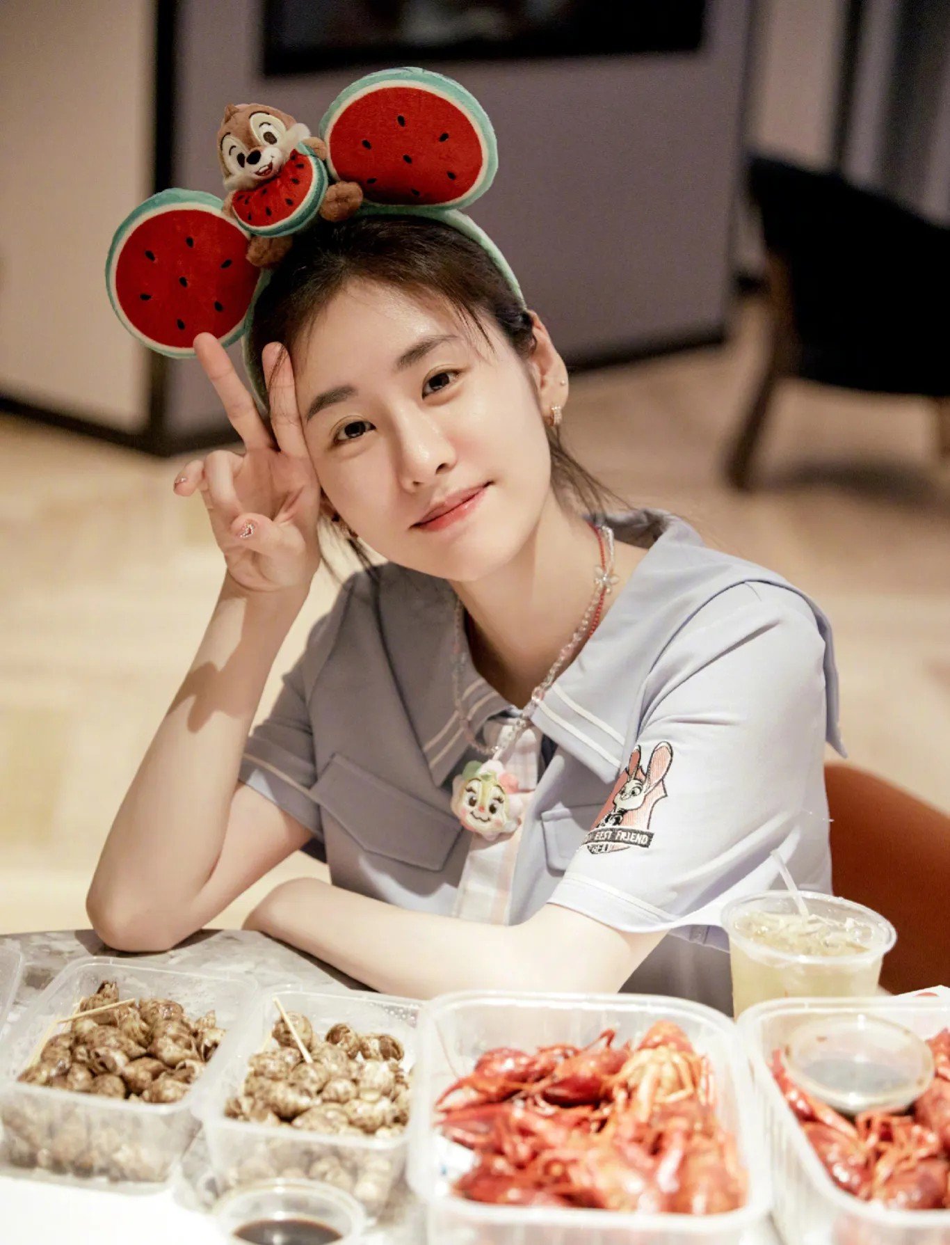 张碧晨小龙虾宴妈妈的幸福时光