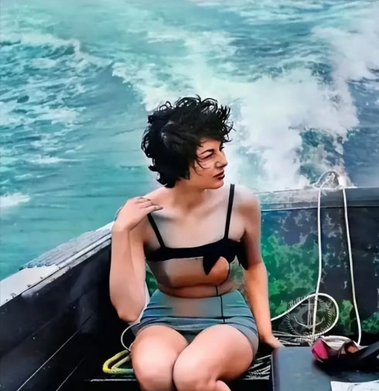 1960年,伊朗王后索拉娅·巴列维,被剥夺王后头衔,她不是出去购物散心