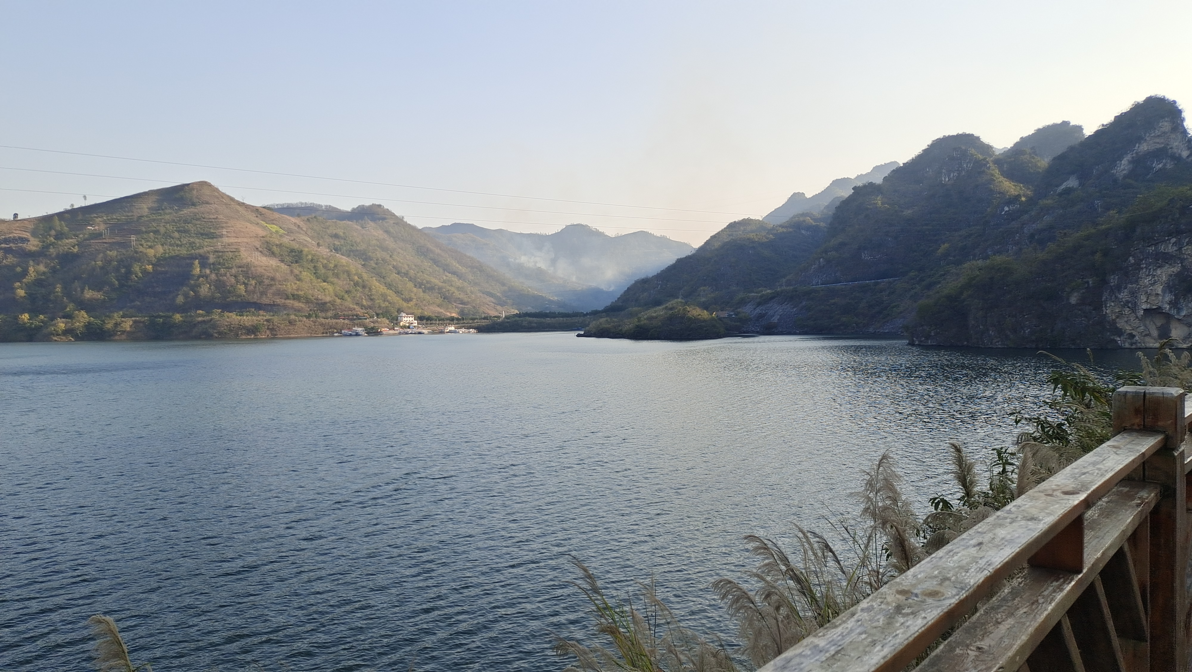 北盘江董箐水电站位于贵州省镇宁县与贞丰县交界的北盘江