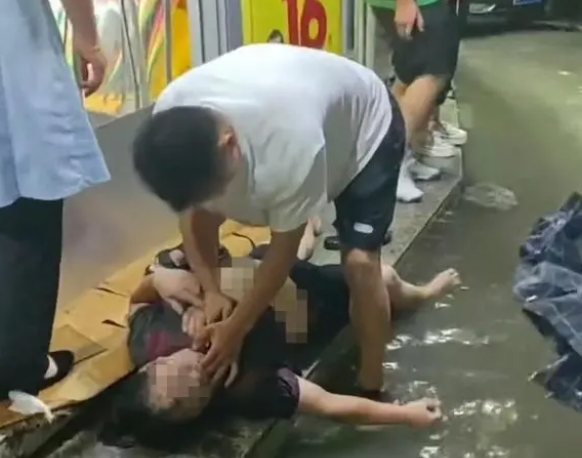 南昌暴雨一女子疑触电身亡,官方介入调查,现场画面曝光令人揪心