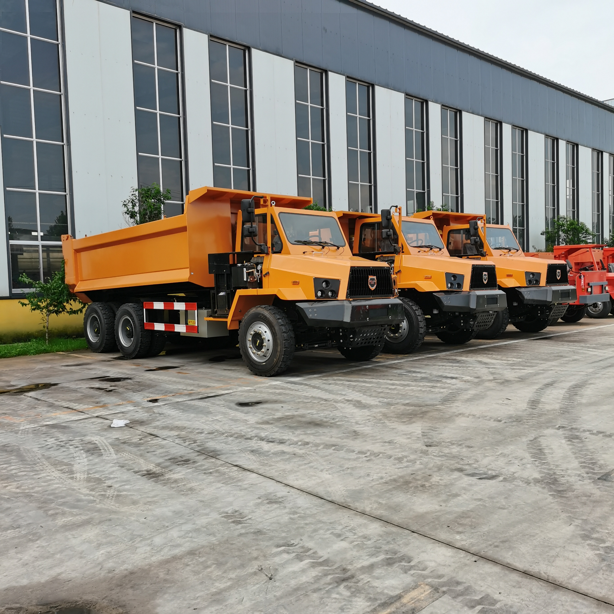 矿山翻斗车金属矿山洞采运输专用车