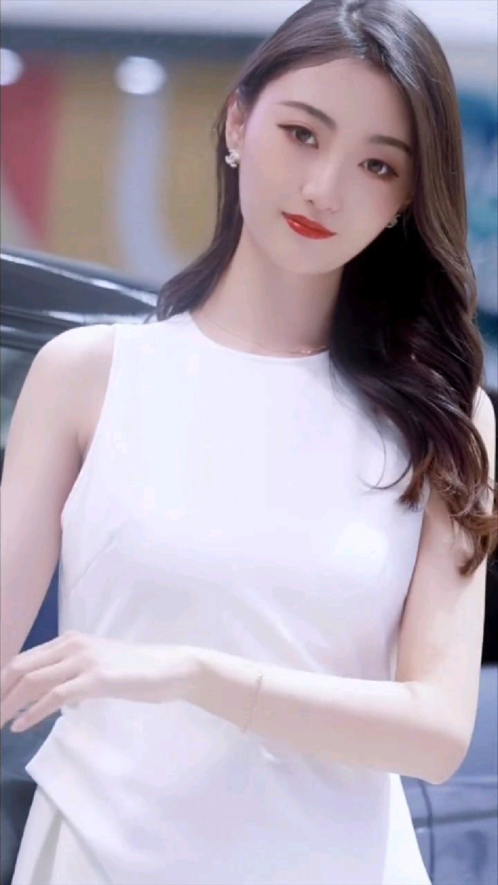 白衣女神女车模