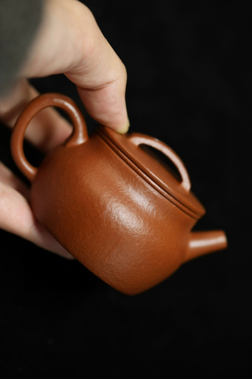 汉瓦|黄龙山老朱泥|150cc|全手  基本功的细节呈现在壶盖的转折之间