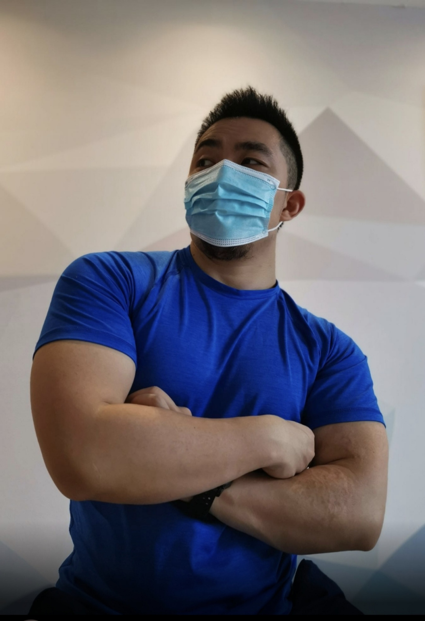 正装肌肉# 肌肉帅气爷们的小哥哥#荷尔蒙帅哥# 如果你心动了就点个赞