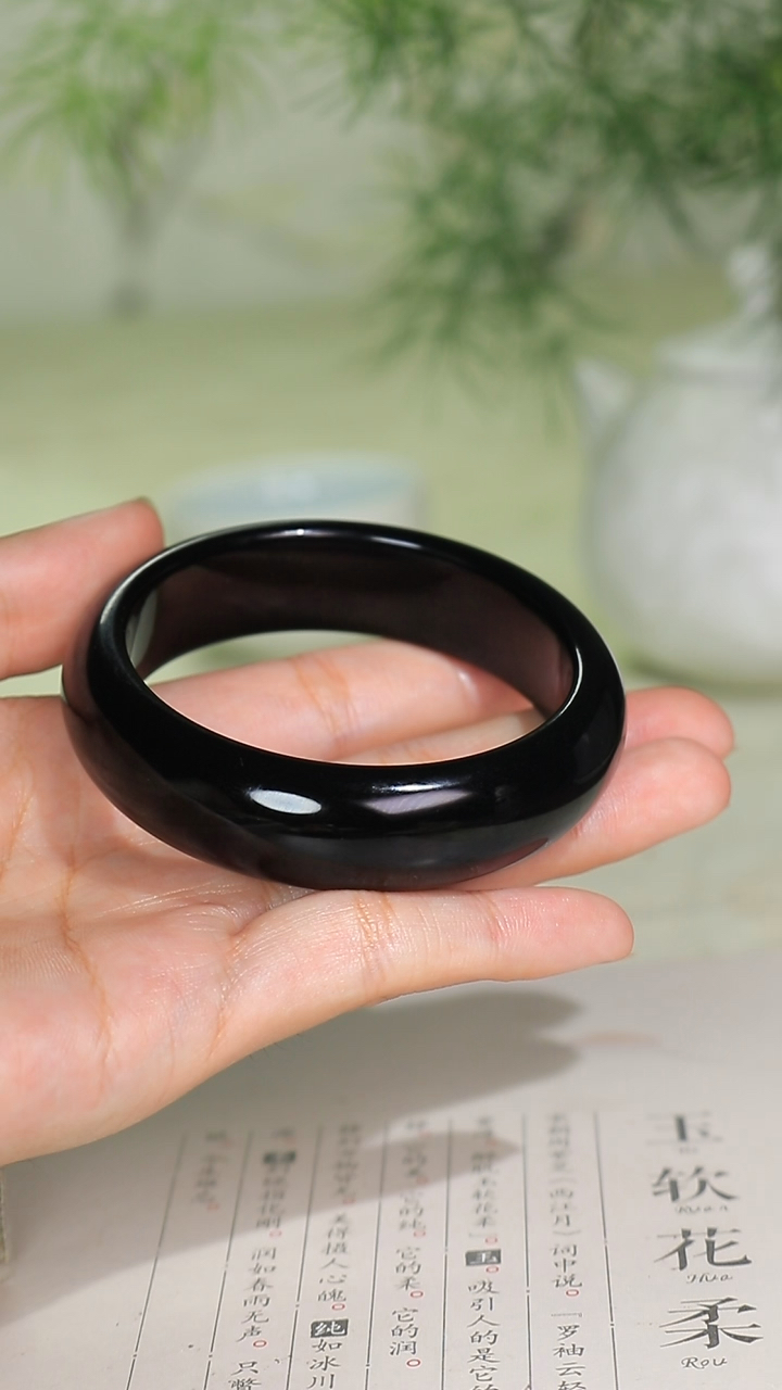 镯】精品和田玉墨玉手镯玉质温润油性十足 雕工精湛 重64.5克 尺寸55.