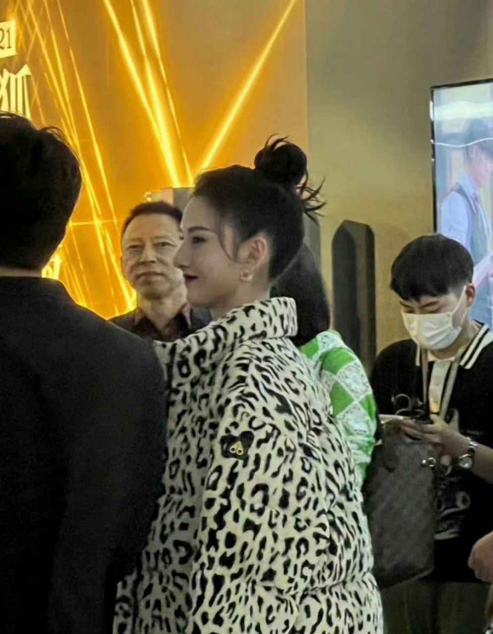 什么叫老天爷赏饭吃?看看容祖儿的侧脸就知道了