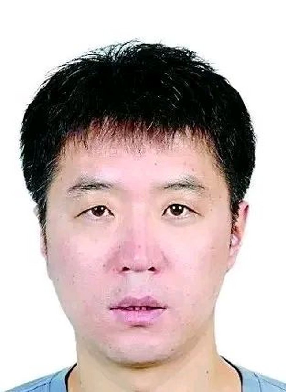一次,吉林大名鼎鼎的田波来到天上人间,豪横的往桌子上扔了一沓百灵鸟