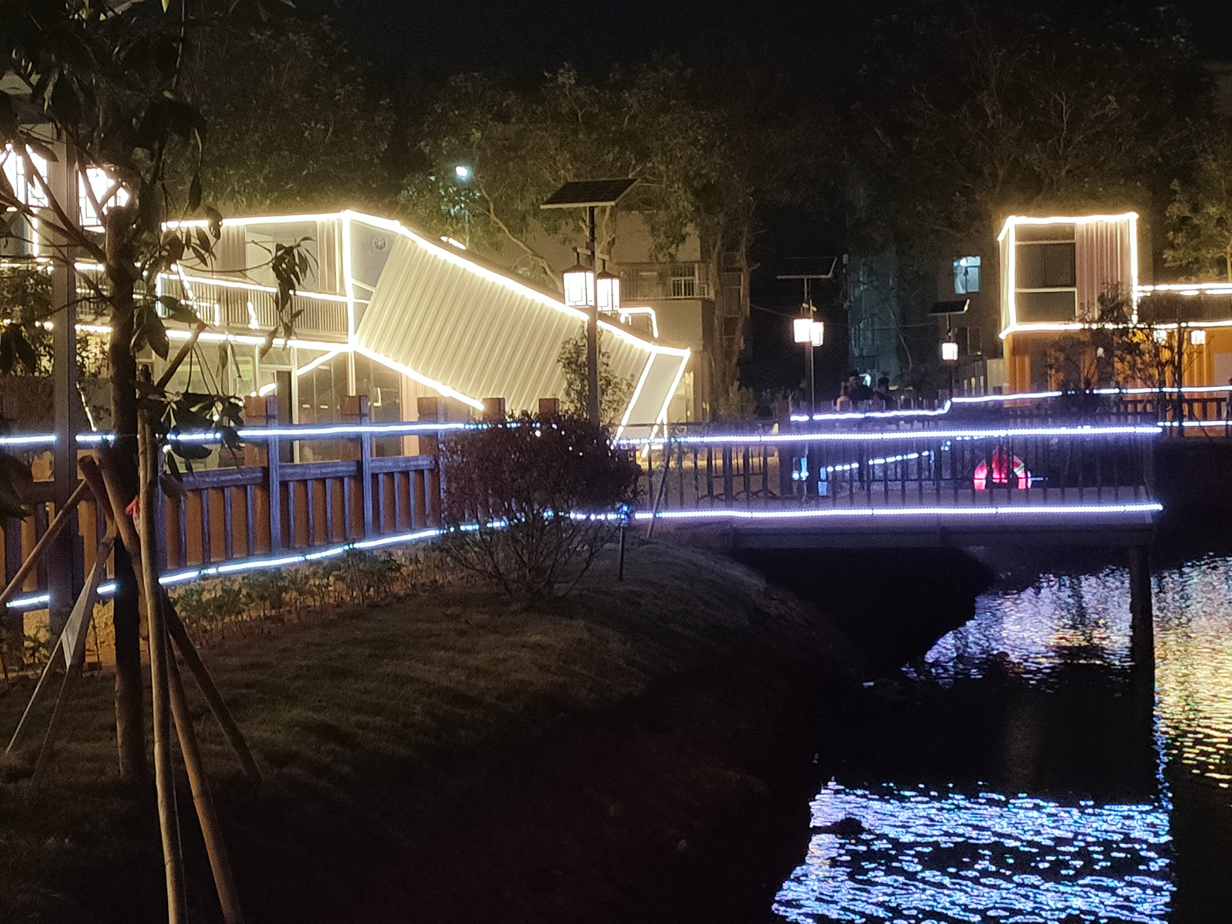 江门台山水步新的网红夜市已经建好,集装箱式的设计风格,主打一个简洁