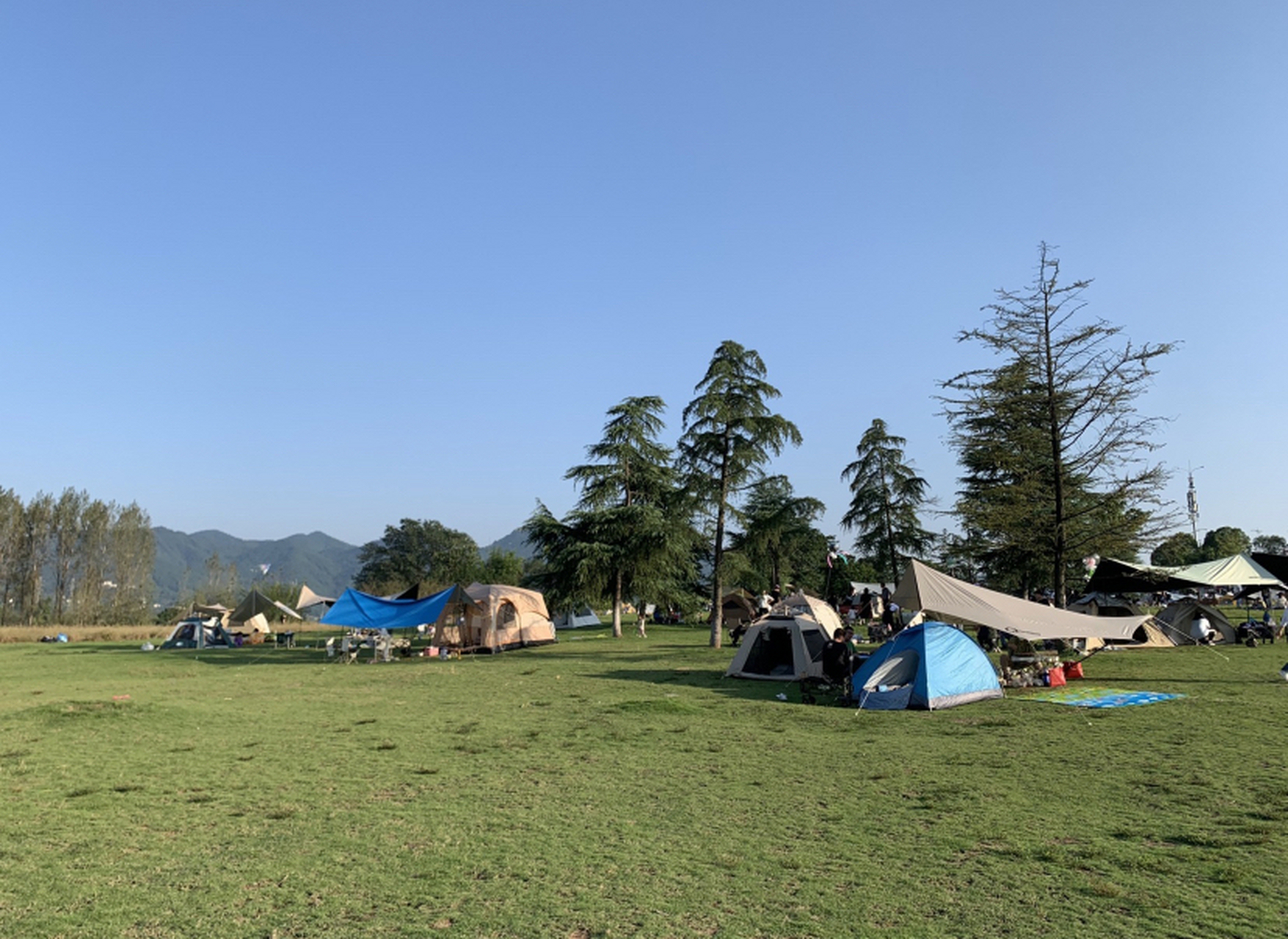 重庆三板溪公园是一座位于重庆两江新区的大型城市公园,拥有优美的