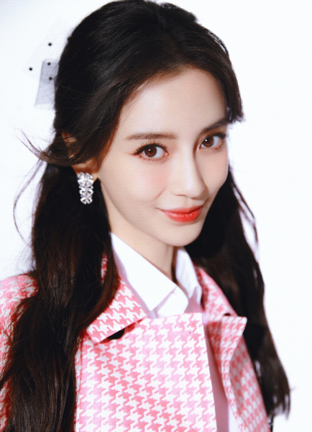 angelababy回应恋情传闻:专注于事业,期待更多好消息