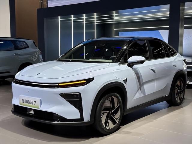 吉利轿跑suv睿蓝7今日预售,能换电,20万起售