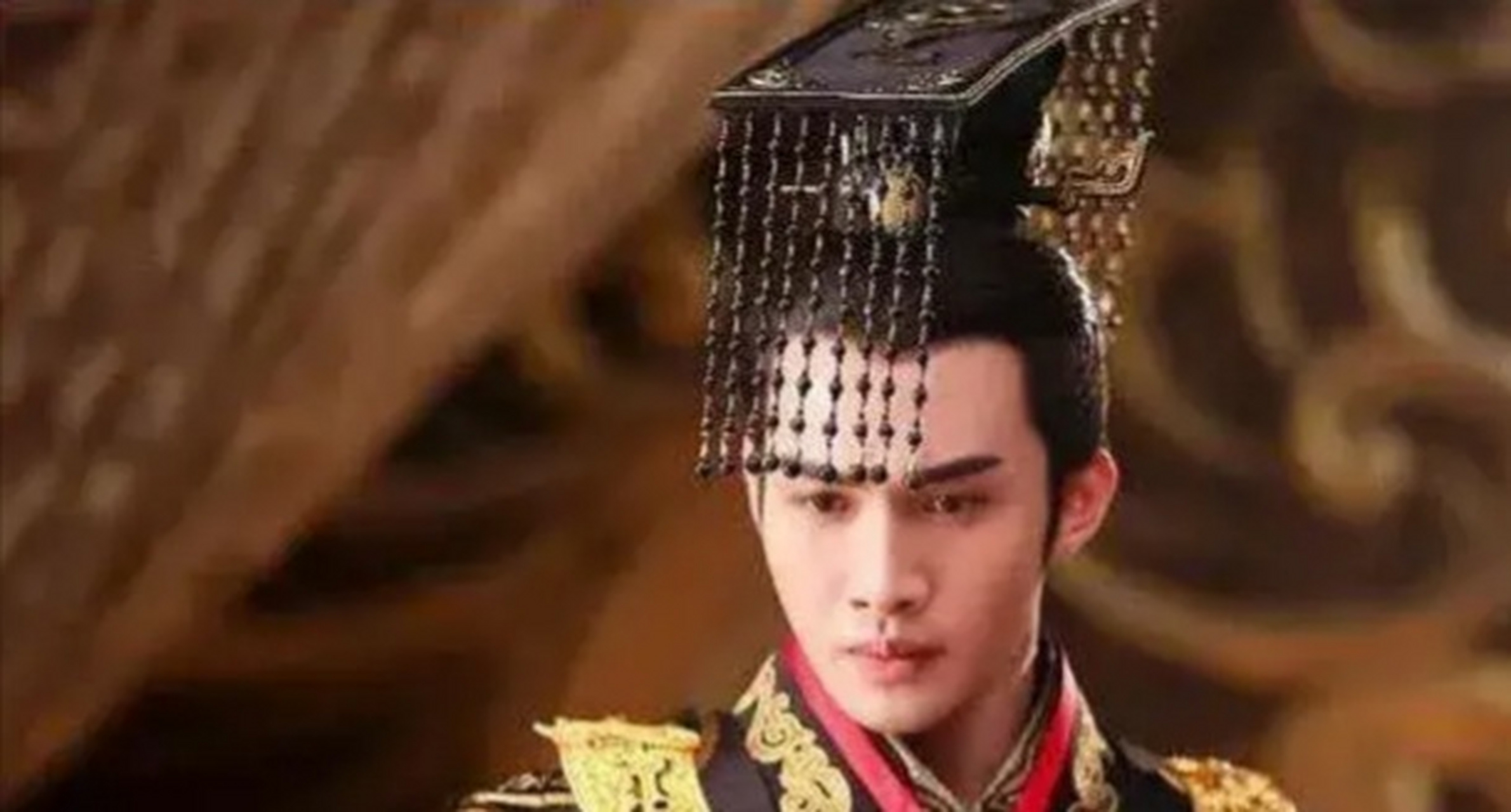 他是秦国的第一位皇帝,也是中国历史上第一个统一全国的皇帝.
