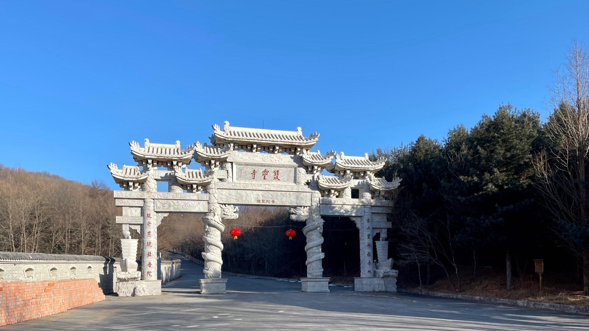丹东这座寺院有数百年历史,寺院建筑富丽堂皇,极尽奢华